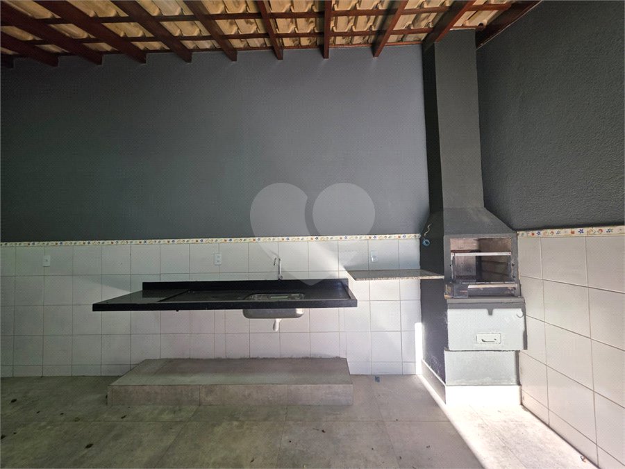 Casa à venda com 3 quartos, sendo 1 suíte, no condomínio Residencial Jardim das Palmeiras, Vinhedo - SP