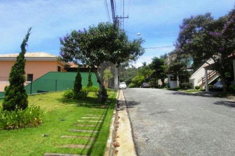 Casa à venda com 4 quartos, sendo 3 suítes, no condomínio Residencial Jardim Itatinga, São Paulo - SP