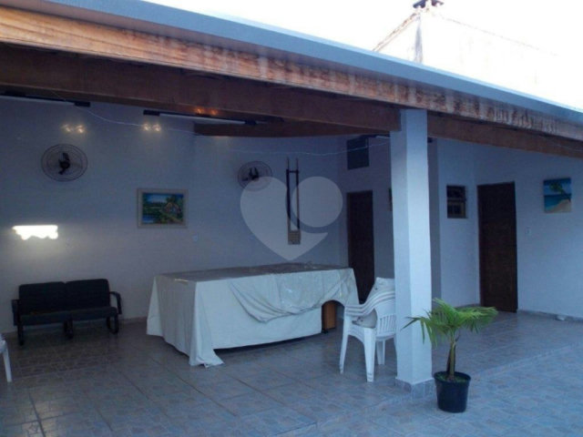 Casa Térrea à venda com 3 quartos, sendo 1 suíte,  em Loteamento Bosque dos Guanandis, Caraguatatuba, SP