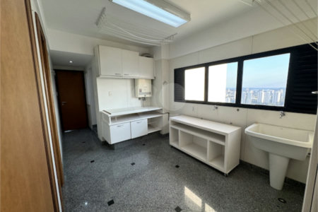 Cobertura à venda ou para alugar com 5 quartos, sendo 4 suítes, em Santo Amaro, São Paulo, SP