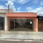 Casa térrea no Jardim Beatriz.