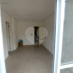 Sobrado à venda com 3 quartos, sendo 1 suíte, em Vila Omízollo, Louveira, SP