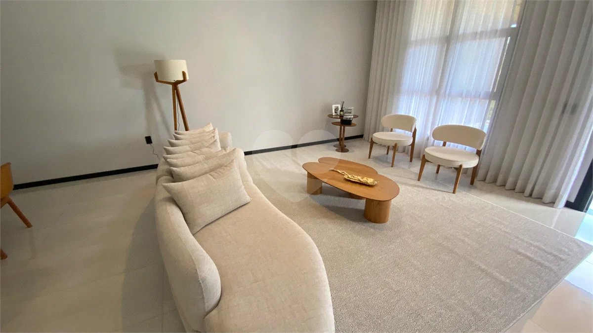 Casa térrea á venda no Condomínio Jardim das Palmeiras, Bragança Paulista.
