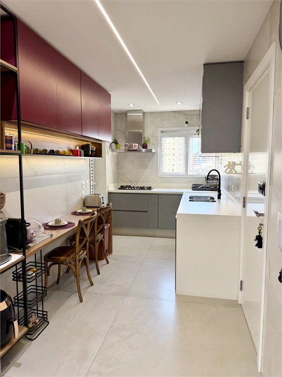 Apartamento à venda com 3 suítes em Vila Romana, São Paulo, SP