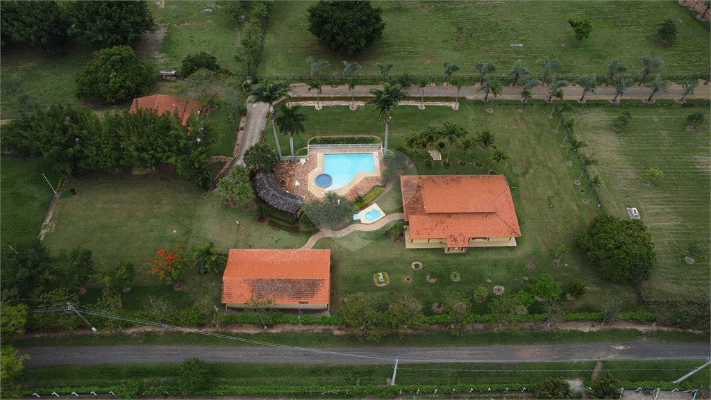 Casa à venda com 8 quartos, sendo 4 suítes, no condomínio Santa Filomena, Salto - SP