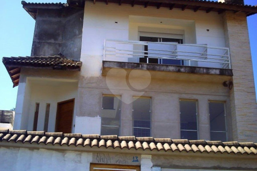 Sobrado à venda com 3 quartos, sendo 1 suíte, em Vila Irmãos Arnoni, São Paulo, SP