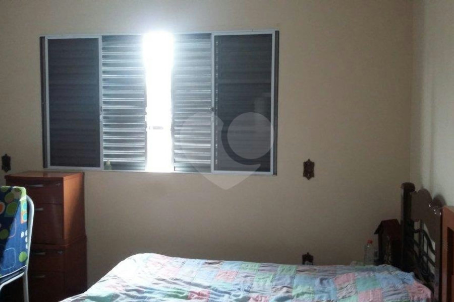Sobrado à venda com 3 quartos em Parque Peruche, São Paulo, SP