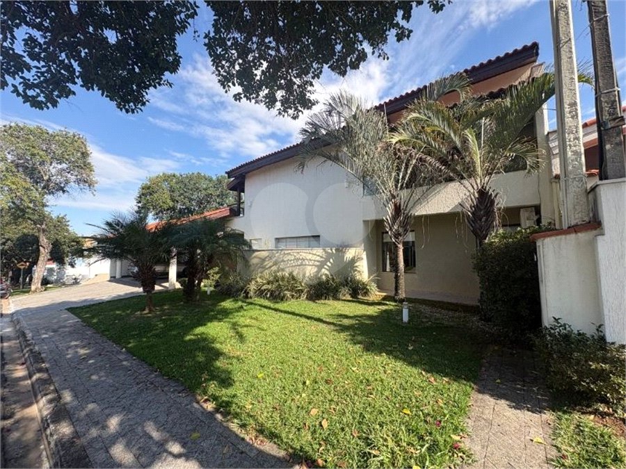Casa à venda com 4 suítes no condomínio Granja Olga II, Sorocaba - SP