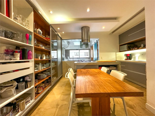 Apartamento à venda com 3 quartos, sendo 1 suíte,  em Vila Sofia, São Paulo, SP