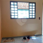 Casa Térrea com 2 dormitórios.