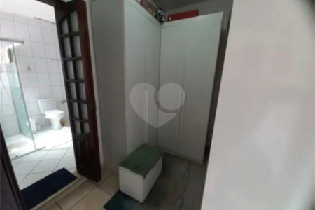 Sobrado à venda com 4 quartos, sendo 1 suíte, em Santo Antônio, Osasco, SP