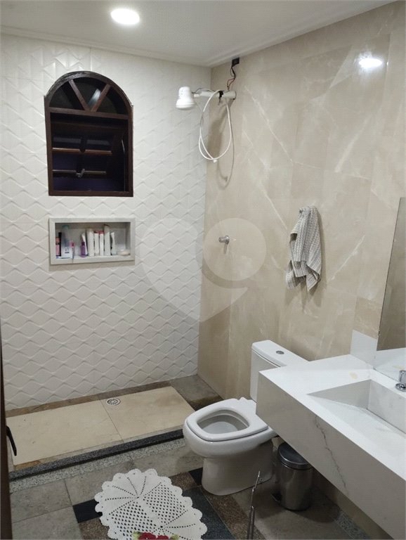 Sobrado à venda com 3 quartos, sendo 1 suíte,  em Jardim Varan, Suzano, SP