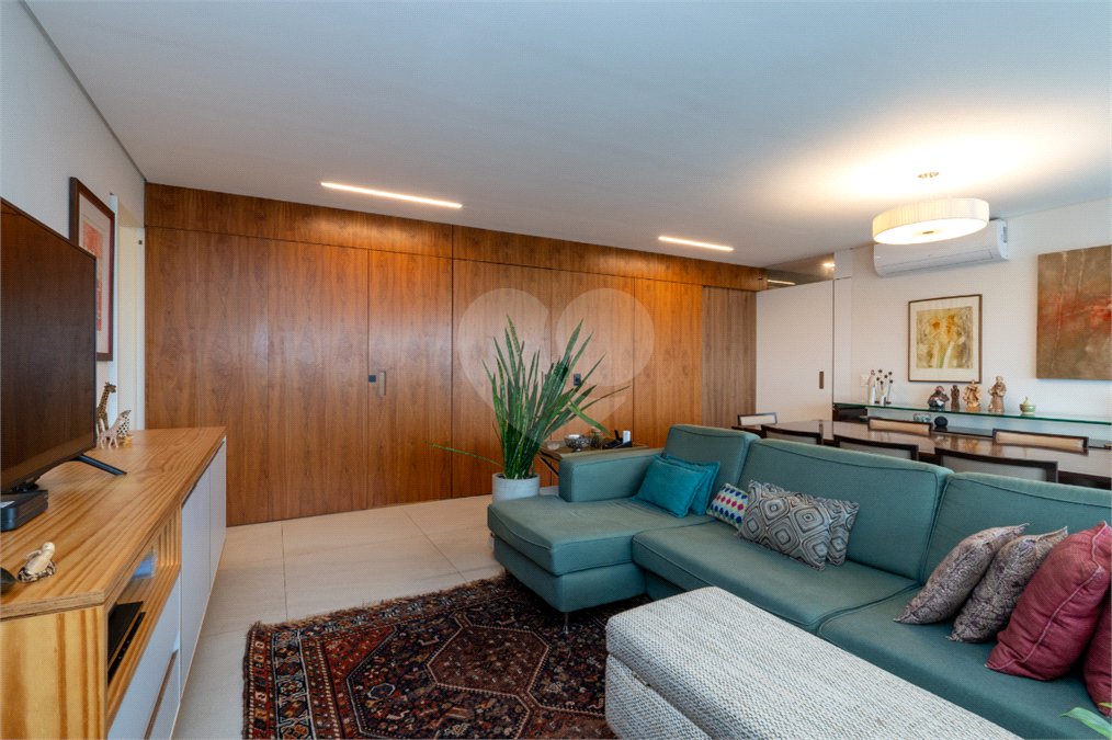 Apartamento à venda com 3 suítes em Campo Belo, São Paulo, SP