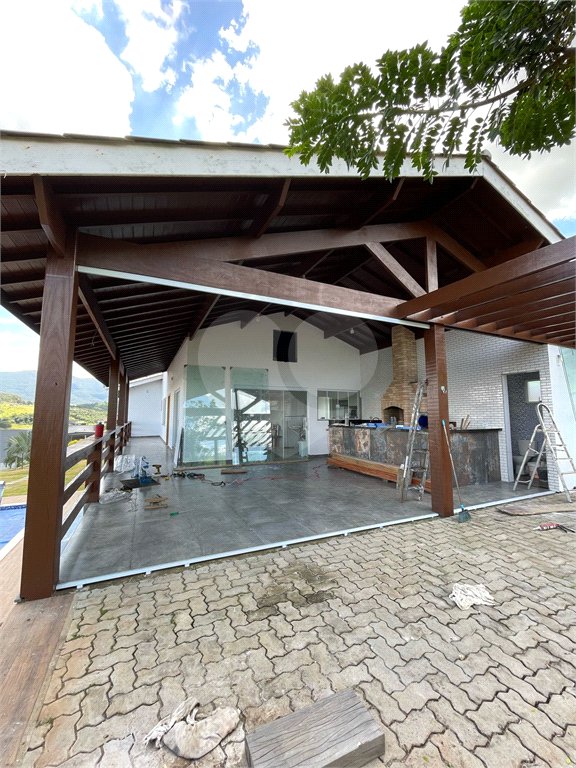 Casa à venda com 3 suítes no condomínio Riviera dos Pássaros, Joanópolis - SP
