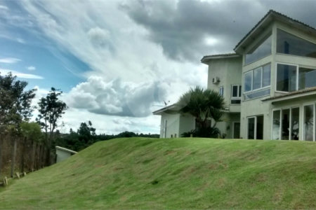 Casa à venda com 4 quartos, sendo 2 suítes, em Pinhal, Jarinu, SP