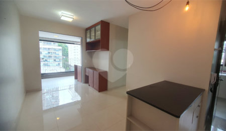 Apartamento à venda com 3 quartos, sendo 1 suíte,  em Pinheiros, São Paulo, SP