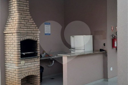 Apartamento no Condomínio Monte Azul .
