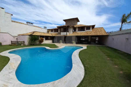 Casa à venda com 4 quartos, sendo 3 suítes,  em Geribá, Armação dos Búzios, RJ