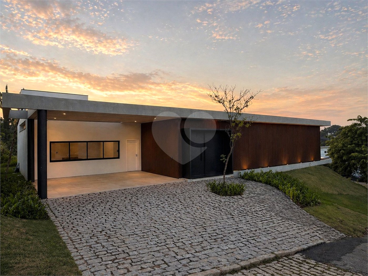 Casa à venda com 4 quartos, sendo 3 suítes,  no condomínio Terras de Santa Teresa, Itupeva - SP