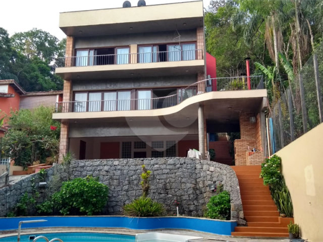 Casa à venda com 4 quartos, sendo 2 suítes,  no condomínio Champs Elysees Village, Mairiporã - SP