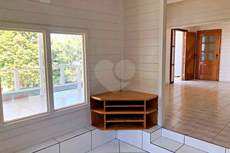 Casa à venda com 4 quartos, sendo 2 suítes, no condomínio Estância Marambaia, Vinhedo - SP