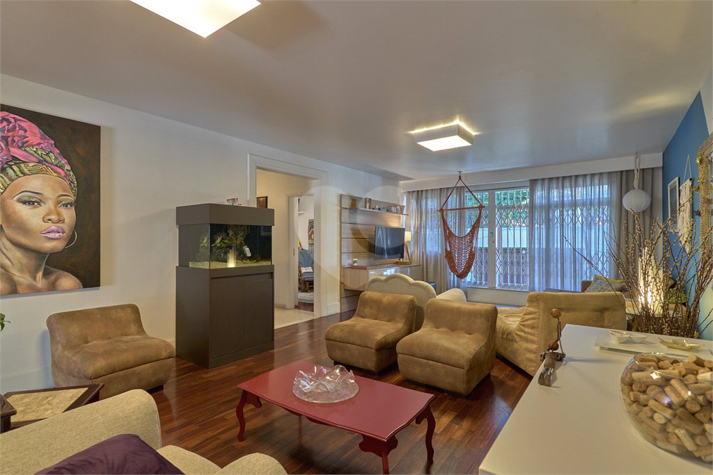 Casa à venda com 4 quartos, sendo 2 suítes, em Brooklin, São Paulo, SP