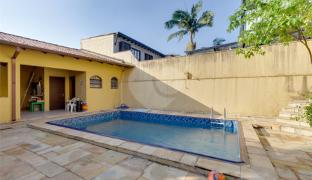 Sobrado à venda com 4 quartos, sendo 1 suíte,  em Alto da Boa Vista, São Paulo, SP