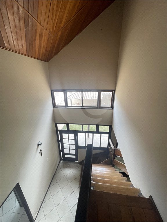 Casa à venda com 5 quartos, sendo 3 suítes, no condomínio Recanto das Palmeiras, Rio de Janeiro - RJ