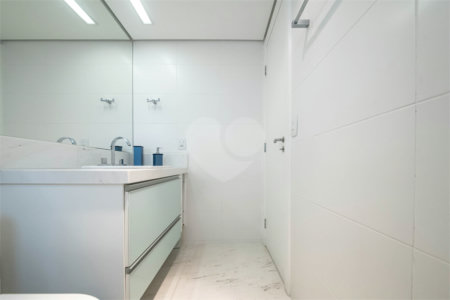 Apartamento à venda com 3 quartos, sendo 2 suítes, em Vila Mariana, São Paulo, SP