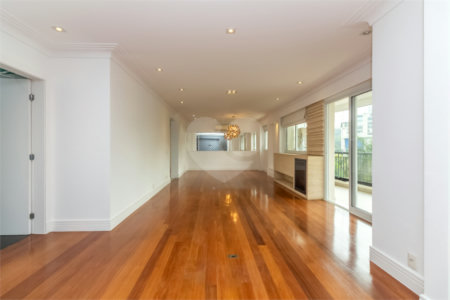 Apartamento à venda com 3 suítes em Alto da Boa Vista, São Paulo, SP