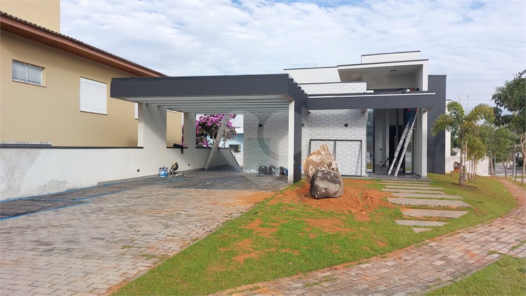 Casa à venda ou para alugar com 5 quartos, sendo 3 suítes, no condomínio Figueira Garden, Atibaia - SP