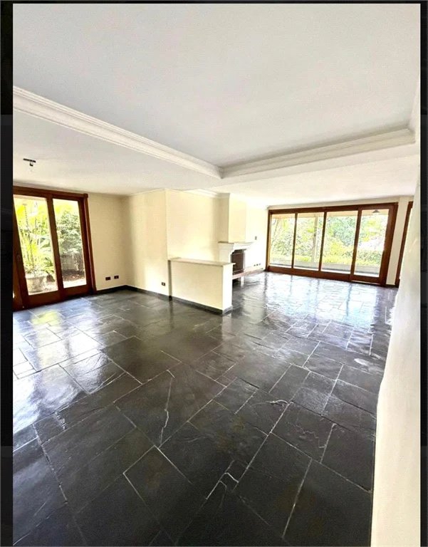 Casa à venda com 5 quartos, sendo 3 suítes,  em Jardim Leonor, São Paulo, SP