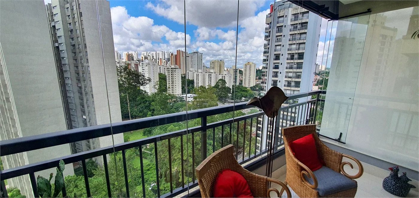 Apartamento à venda com 3 suítes em Vila Suzana, São Paulo, SP