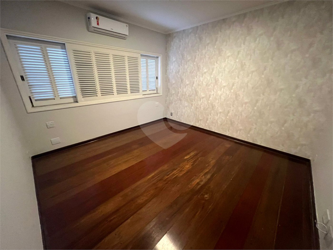 Casa à venda ou para alugar com 4 quartos, sendo 2 suítes, no condomínio Lago Azul, Araçoiaba da Serra - SP