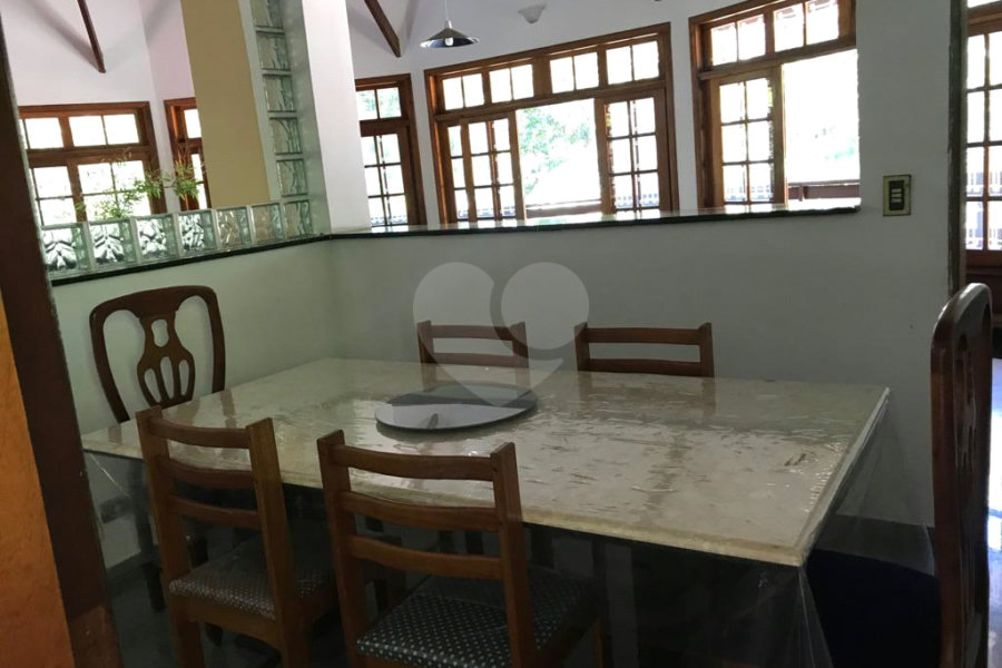 Sobrado à venda ou para alugar com 4 suítes em Serra da Cantareira, Mairiporã, SP