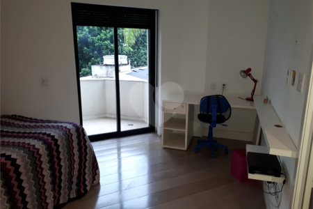 Apartamento à venda com 4 quartos, sendo 3 suítes, em Campo Belo, São Paulo, SP