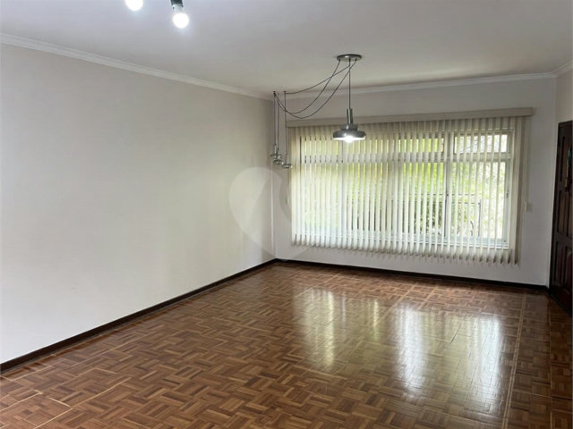 Sobrado à venda ou para alugar com 3 quartos, sendo 2 suítes, em Santana, São Paulo, SP