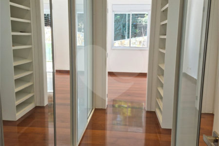 Sobrado à venda com 6 quartos, sendo 2 suítes, em Jardim Franca, São Paulo, SP