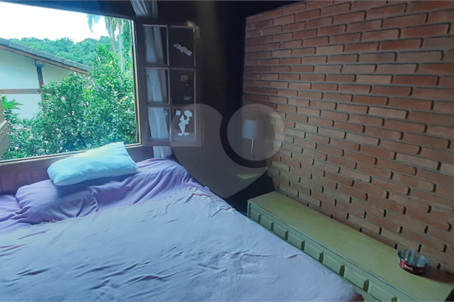 Casa à venda com 4 quartos, sendo 2 suítes, no condomínio Associação Reserva das Hortênsias, Mairiporã - SP