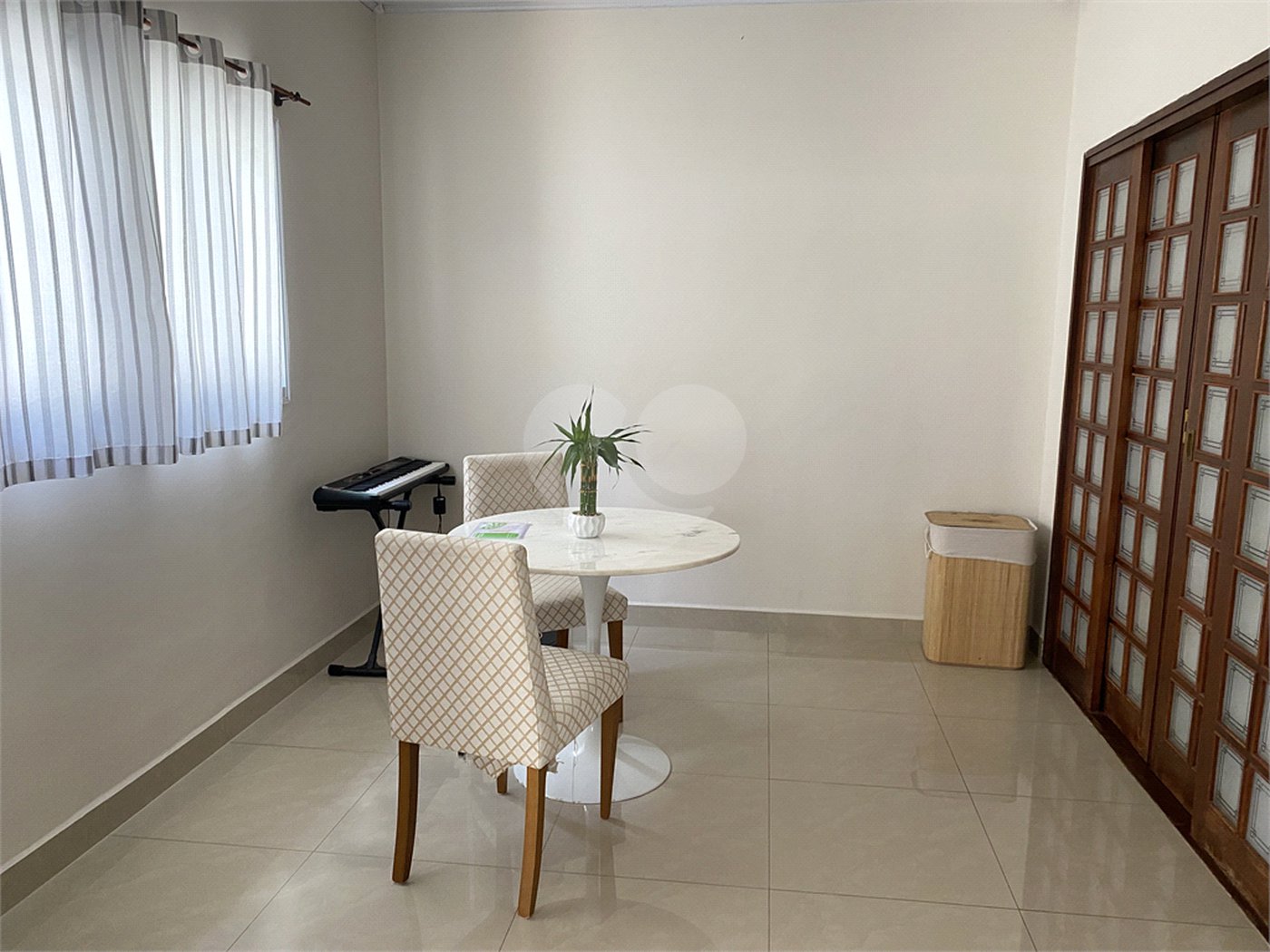 Casa à venda com 3 quartos, sendo 1 suíte, em Jardim das Palmeiras, Valinhos, SP