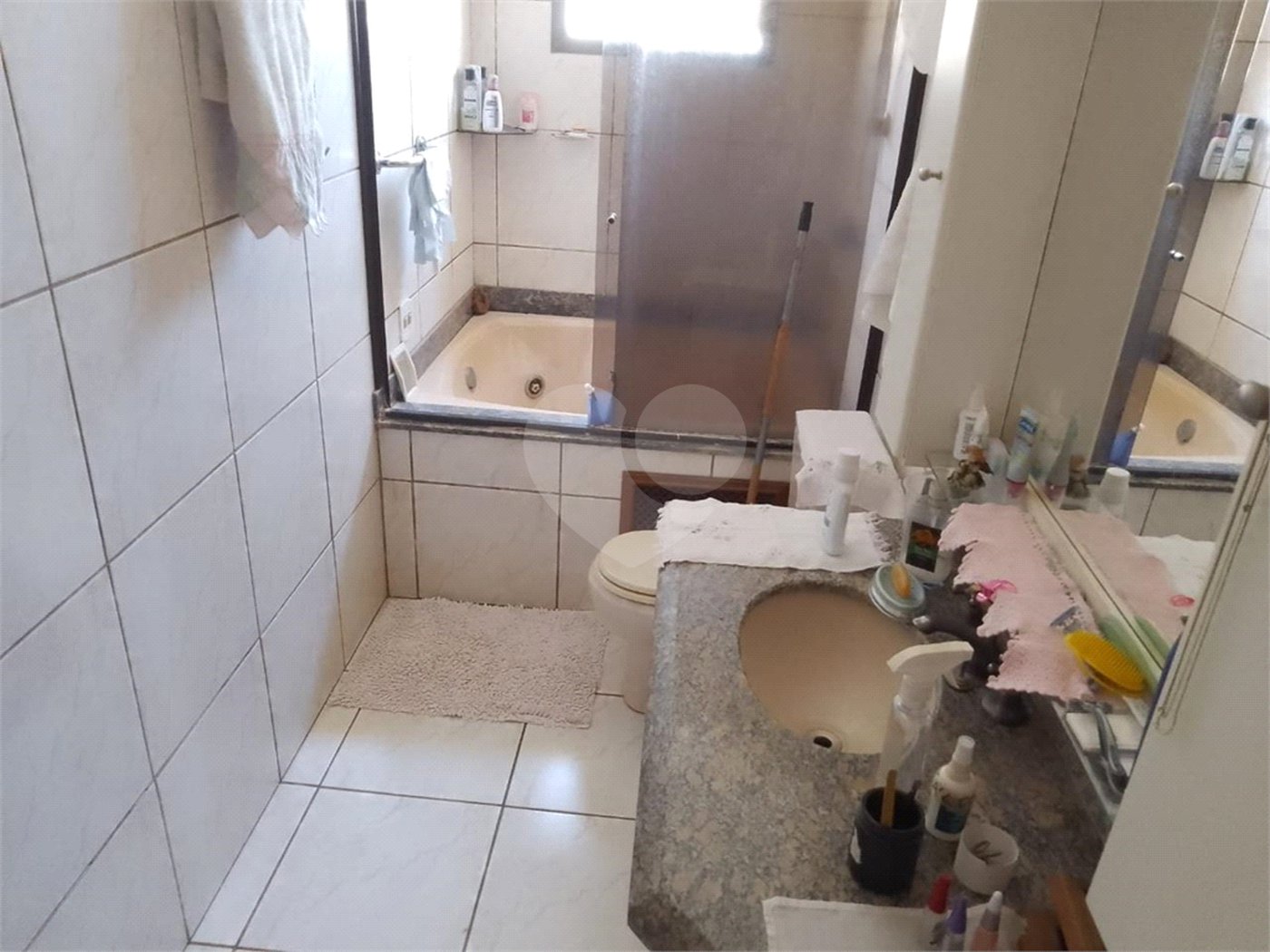 Apartamento à venda com 3 quartos, sendo 1 suíte, no Centro, Araraquara, SP