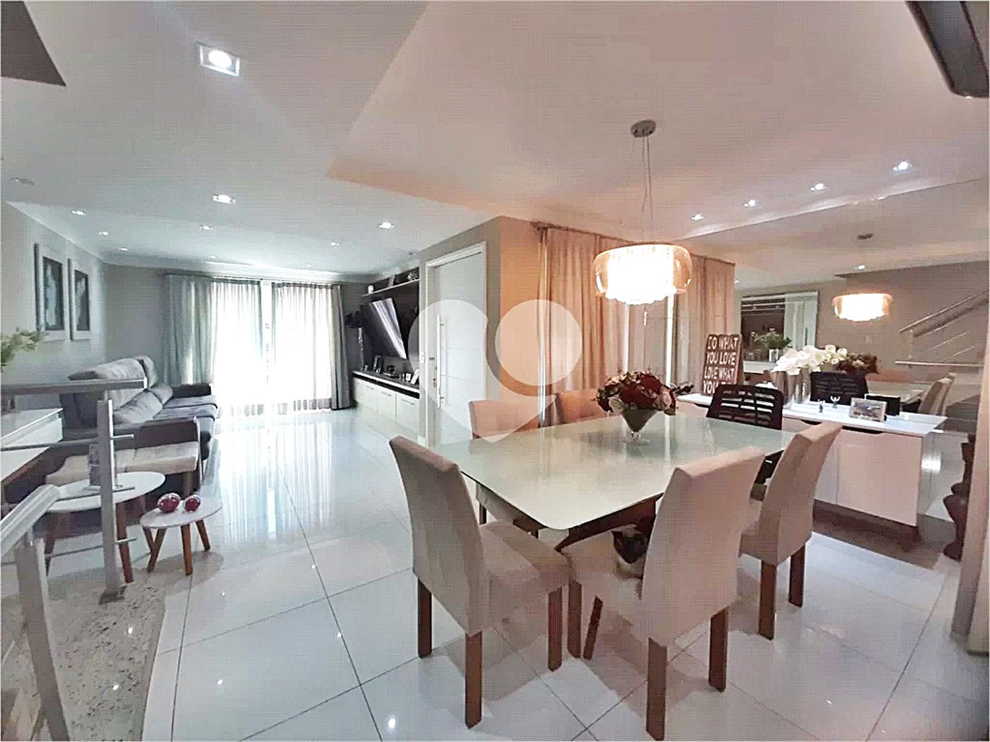 Casa à venda com 5 quartos, sendo 2 suítes, no condomínio Florada da Serra, São Paulo - SP