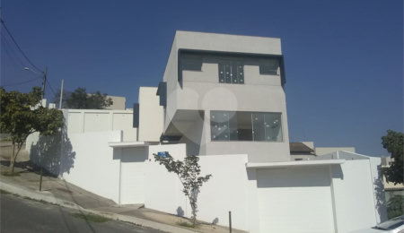 Casa à venda com 4 quartos, sendo 2 suítes,  no condomínio Residencial Green Ville, Rio de Janeiro - RJ