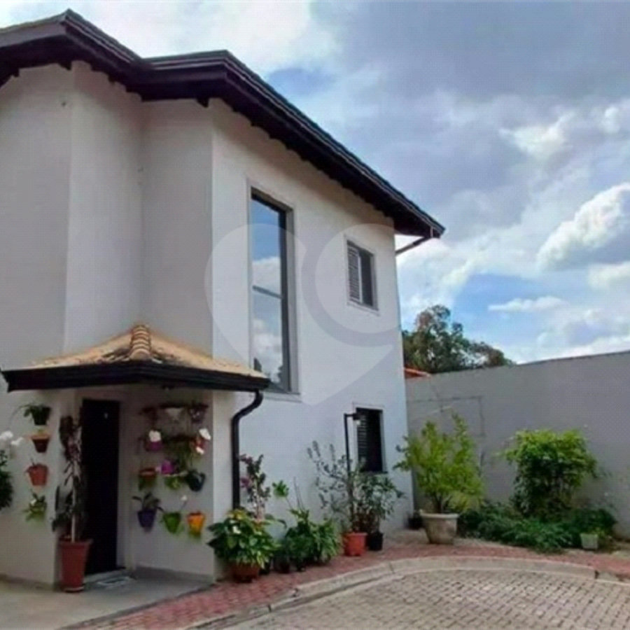 Casa à venda com 3 quartos, sendo 2 suítes, no condomínio Residencial Marchant Buarque, Atibaia - SP