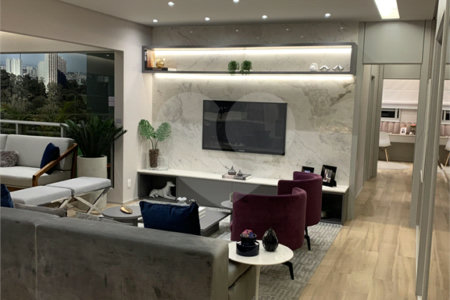Apartamento à venda com 3 quartos, sendo 1 suíte,  em Vila Sofia, São Paulo, SP