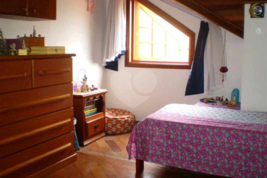 Casa à venda com 3 quartos, sendo 1 suíte, no condomínio Barbará II, São Paulo - SP