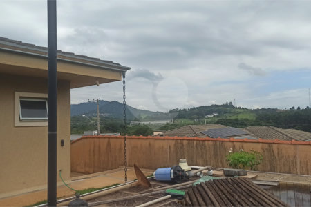 Casa à venda com 3 quartos, sendo 1 suíte, no condomínio Serra da Estrela, Atibaia - SP