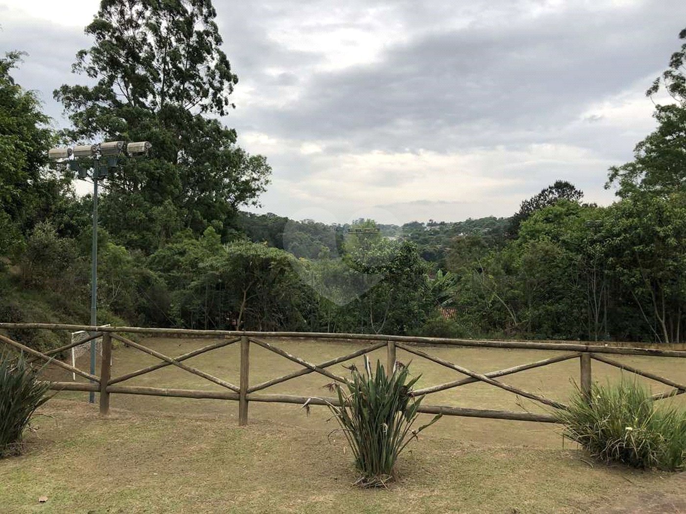 Casa à venda com 4 quartos, sendo 2 suítes,  no condomínio Granja Vianna II, Cotia - SP