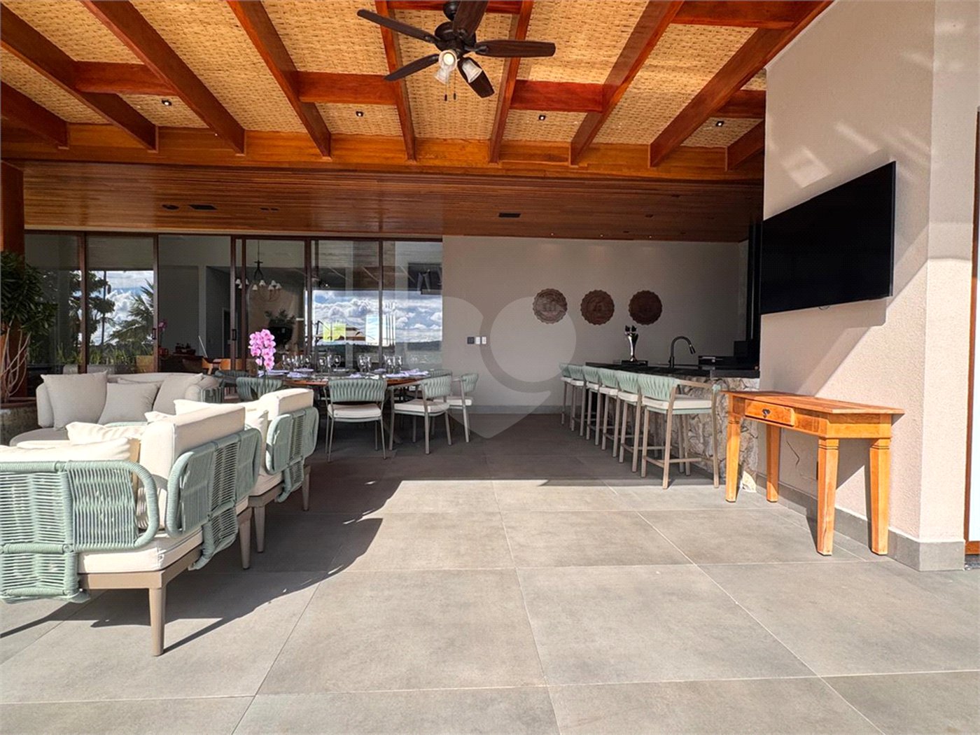 Casa à venda com 6 suítes no condomínio Vila Pinhal, Itirapina - SP
