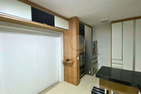 Casa à venda com 4 quartos, sendo 2 suítes, no condomínio Sunríse, São Paulo - SP